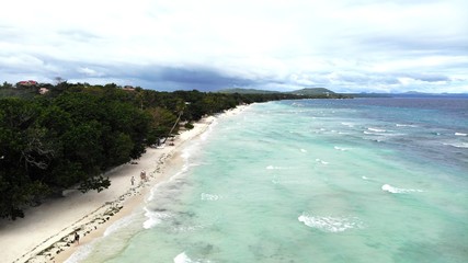 Fototapeta premium vue arienne de la plage de Planglao, Bohol, Philippines