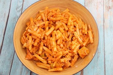 Pâtes sauce tomate dans un bol