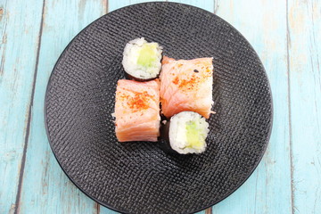 Makis sur une assiette