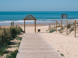 Fototapeta premium Piękny dostęp do brzegu plaży