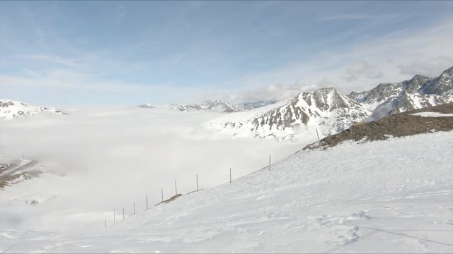 Montain peaks over clouds - Video H264