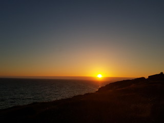 Fototapeta na wymiar coucher de soleil sur la mer en bretagne