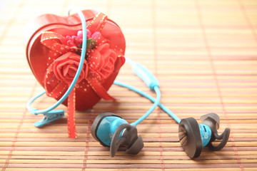 New model earphones with heart Shape gift box