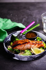 Glazed salmon fillet with broccoli..style hugge