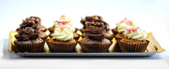 cakes de chocolate, bizcocho y nata