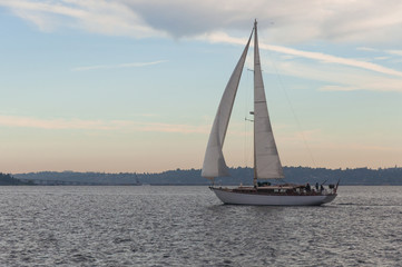 Fototapeta na wymiar A yacht sailing through Marina Bay, Kirkland, WA, USA