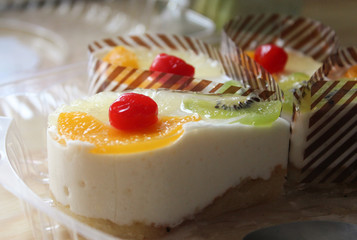 cake dessert sweet fruit cherry kiwi souffle 