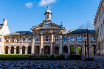 Obraz premium Oszałamiające dziedzińce w Emmanuel College w Cambridge