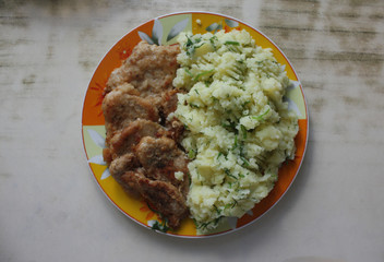 Dish consisting of fried meat and boiled potatoes
