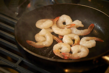 Grilling shrimps in frying pan