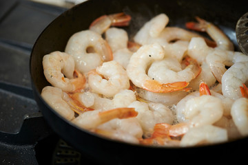 Grilling shrimps in frying pan