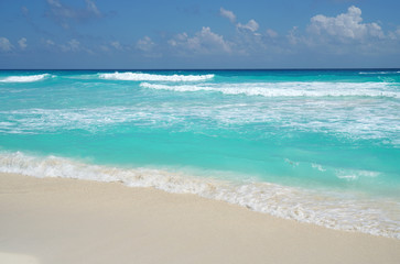 Fototapeta na wymiar landscape of sea waves at beach in Caribbean sea