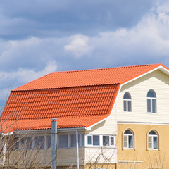 The roof of corrugated sheet on the houses