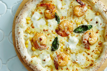 Shrimp and corn pizza 
