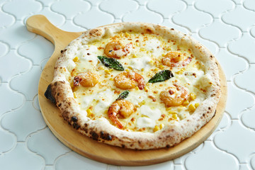 Shrimp and corn pizza 