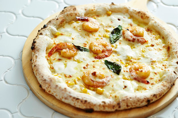Shrimp and corn pizza 