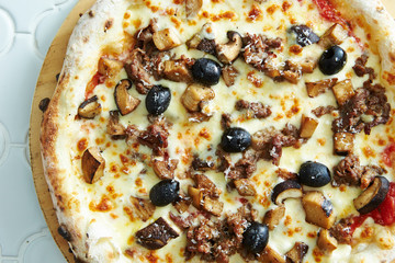 Grilled chicken, mushroom and olive pizza 