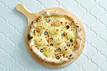 Olive and pineapple pizza 