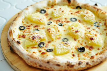 Olive and pineapple pizza 