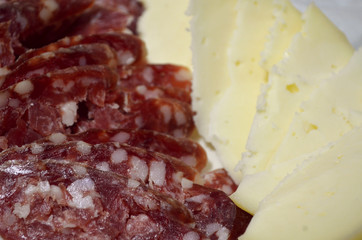 Picada de salame y queso