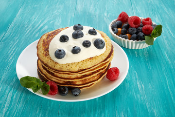 pancakes with fruit and maple syrup