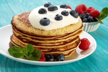 pancakes with fruit and maple syrup