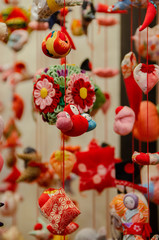 Fototapeta na wymiar 静岡県賀茂郡東伊豆町稲取の雛のつるし飾りです。きものの端切れで作ったつるし飾りはどれもちっちゃくてかわいいです。心が癒されます。