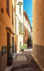 Fototapeta na wymiar Impression of the narrow streets in the old center of Antibes
