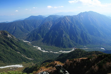 Fototapeta na wymiar 穂高連峰からの霞沢岳、上高地　