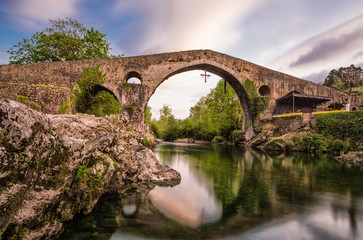 Fototapeta na wymiar Puente romano en Asturias