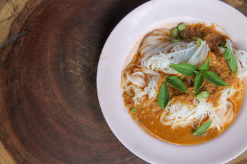 Traditional Thai cuisine, rice vermicelli eaten with green curry.