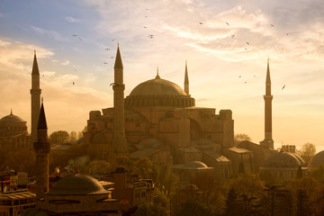 Obraz premium View of Haghia Sophia or Aya Sofya at sunset in Istanbul, Turkey