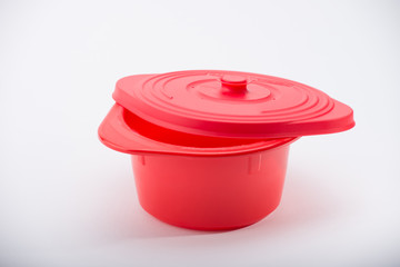 récipient en plastique rouge