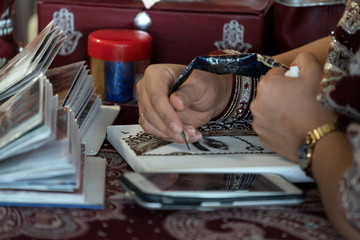 Hanna tatoo while drawing