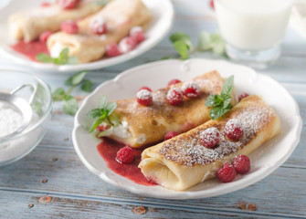 Obraz na płótnie Canvas Cheese blintzes pancakes with fresh fruit