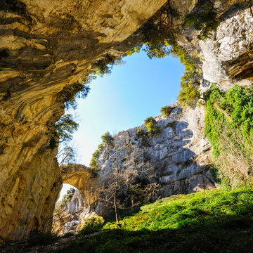 Arco di Fondarca presso Pieia (PU)