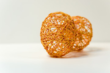 Osterdekoration Eier aus Wollfäden