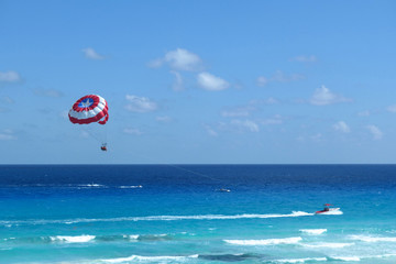 Fototapeta na wymiar parachute plage