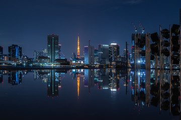 晴海ふ頭から見た東京湾と都心の夜景
