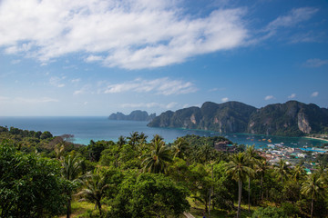 Fototapeta na wymiar Panorama of Phi Phi don Thailand island, view point.