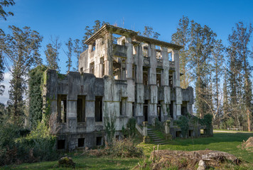 Antiguo sanatorio abandonado sin terminar de Oza dos Ríos