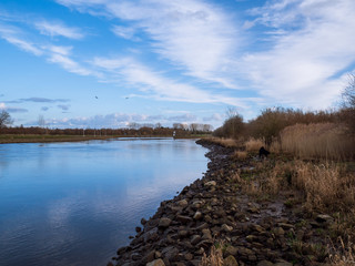 Ems mit blauem Himmel