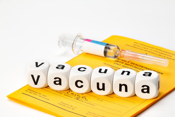 vacunar; vacuna escrito con dados