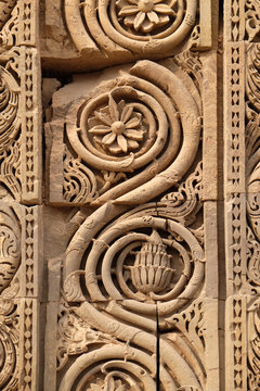 Stone carving on Qutab Minar, Delhi, India 