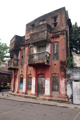 Fototapeta na wymiar An aging, decaying, ex-colonial tenement block in Kolkata, India 