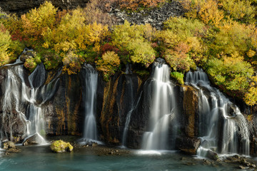 Obraz premium Herbst am Hraunafoss, Island