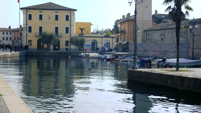 piazza lazise, people walking