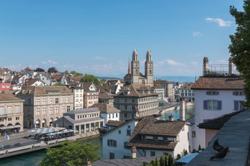 Obraz premium View of historic Zurich city and river Limmat from Lindenhof park, Zurich