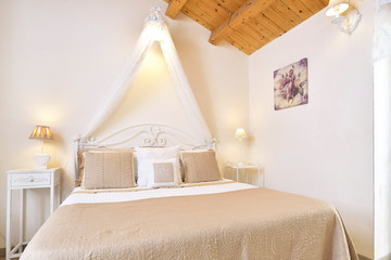 Casa con arredamento romantico - shabby chic © Gioco