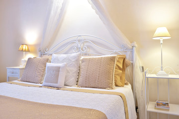 Casa con arredamento romantico - shabby chic © Gioco